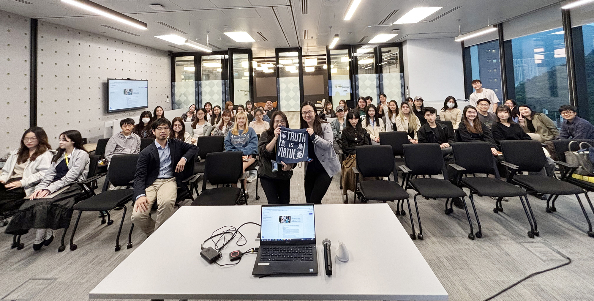 COMS Students Visit Burson Hong Kong