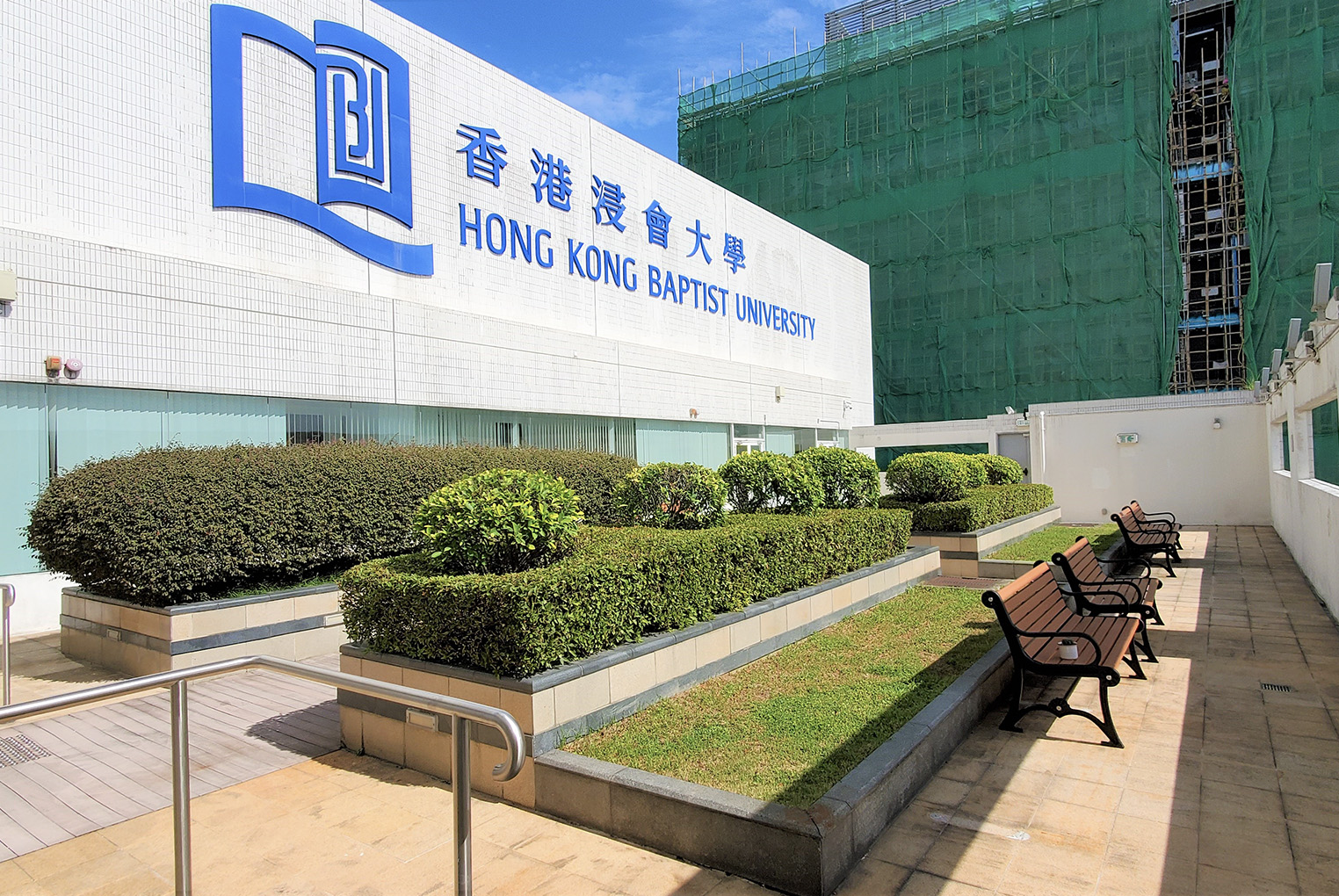 Sitting-out Area at Academic and Administration Building (L10)
