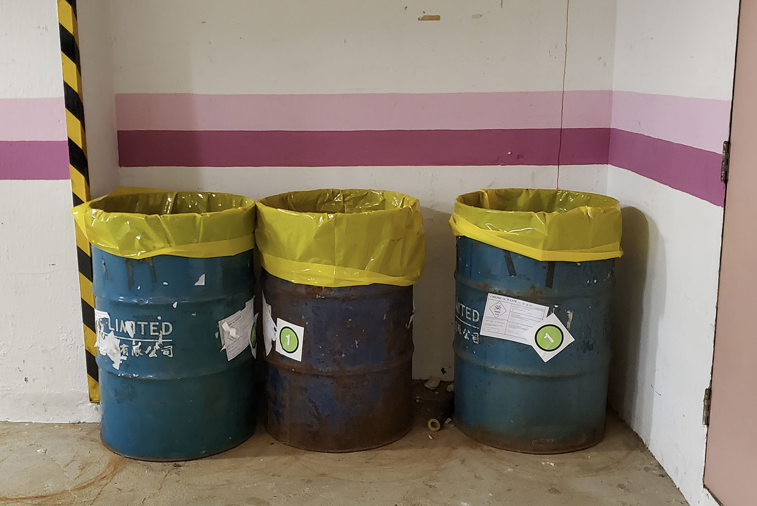 Recycling Station for Fluorescent Tubes and Bulbs