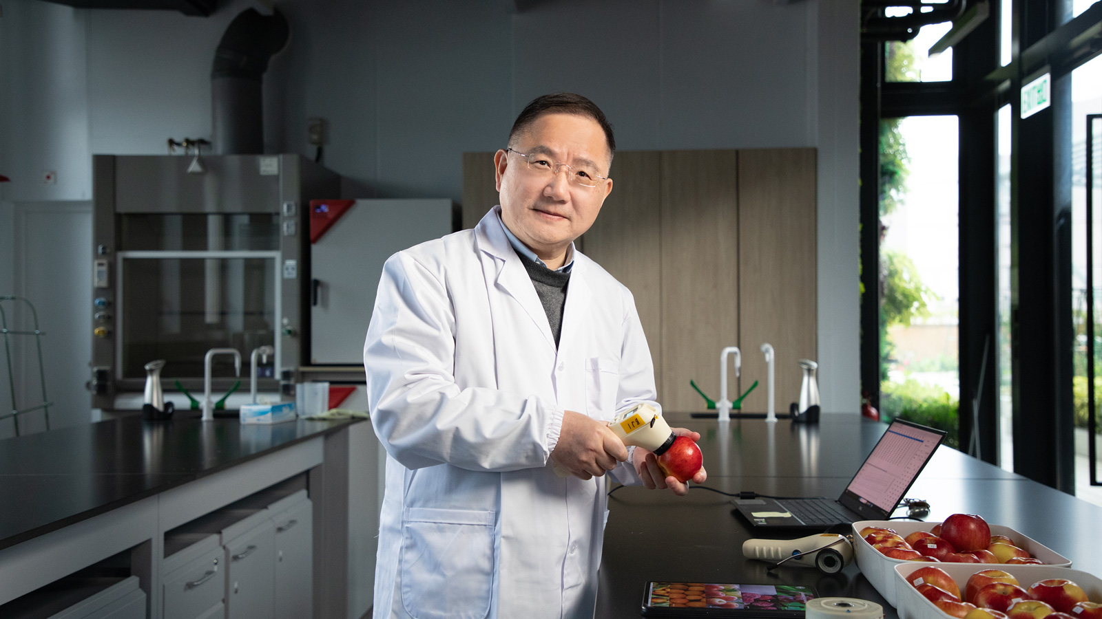 Prof. Zhu Furong