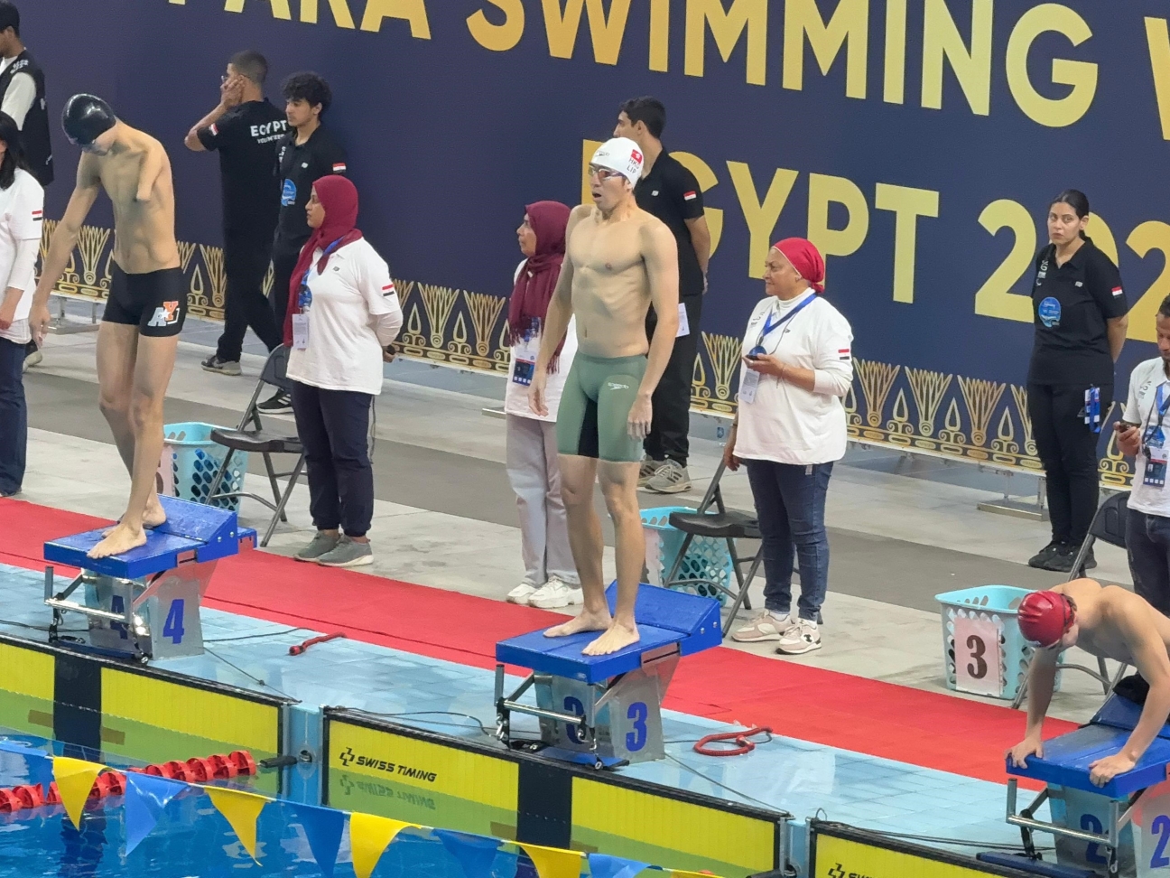 LIP Kin Kwan(The swimmer in the lane 3)